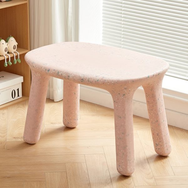 EN71-certified PE kids' table with rounded edges and sturdy base, easy to clean and child-safe.