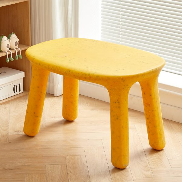 EN71-certified PE kids' table with rounded edges and sturdy base, easy to clean and child-safe.