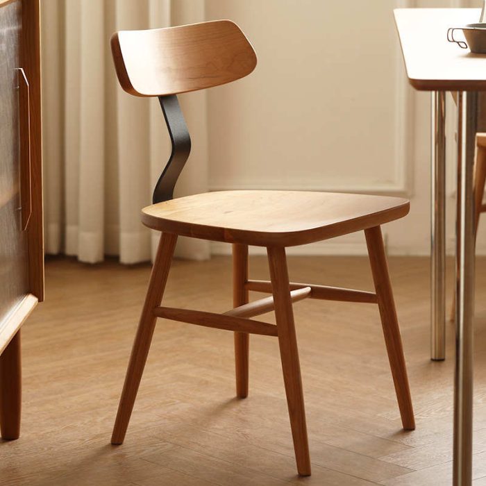 Minimalist Solid Wood Accent Chair – Lightweight Design for Compact Spaces