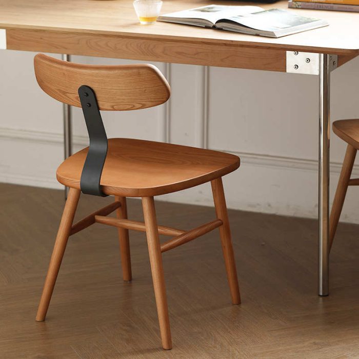 Minimalist Solid Wood Accent Chair – Lightweight Design for Compact Spaces