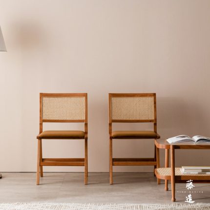 Nordic Modern Dining Chair – Organic Curves & Ergonomic Comfort