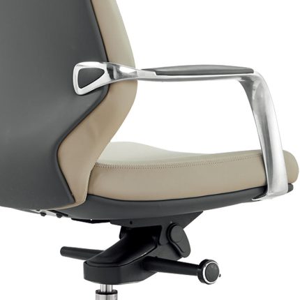 Classic Manager Chair – Stylish and Functional
