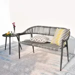 Built-in outdoor banquettes