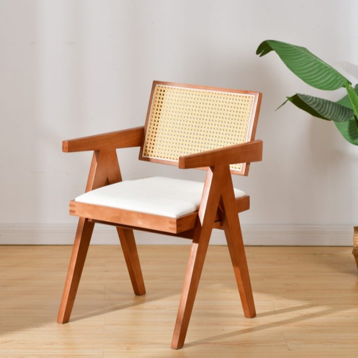 Scandinavian Dining Chair – A Blend of Style and Functionality