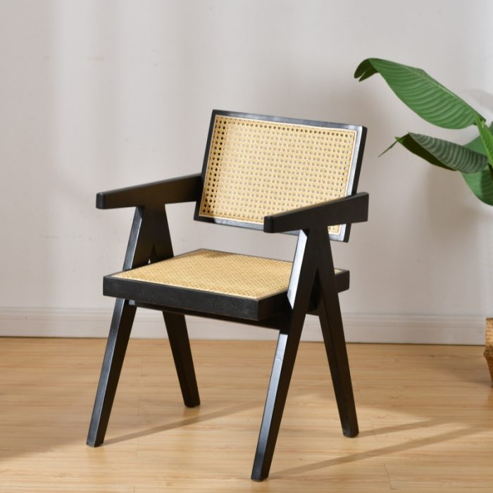 Scandinavian Dining Chair – A Blend of Style and Functionality