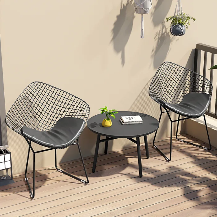 Coastal-style outdoor loungers